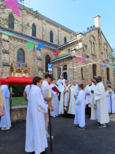 411 procession reliques