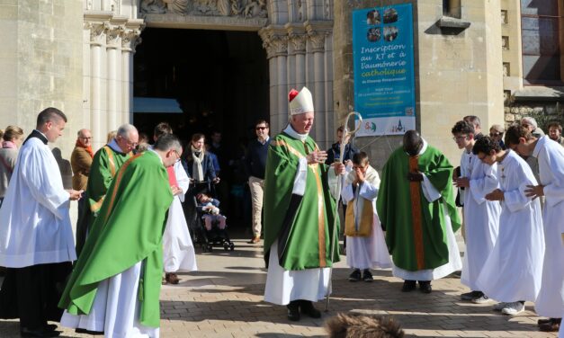 Messe d’Installation de notre curé par Mgr Crepy
